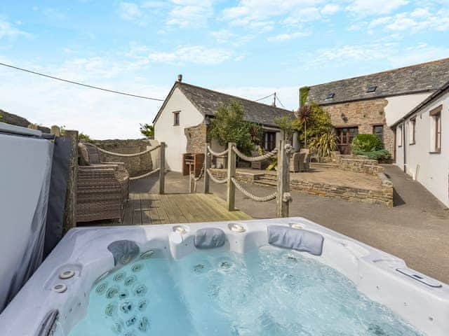 Hot tub | Atlantic House - Smuggler&rsquo;s Retreat and Atlantic House, Hartland Point