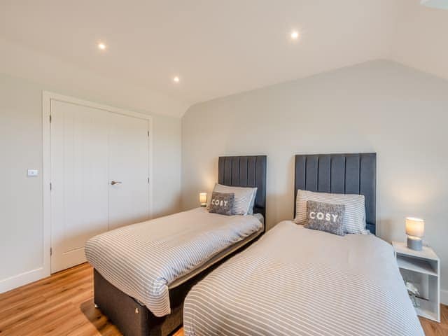 Twin bedroom | The Caddy&rsquo;s Lodge - The Drive Cottages, Bamburgh