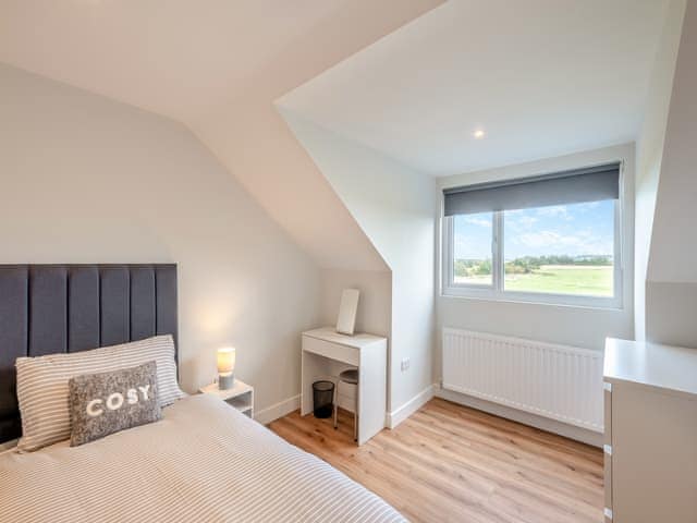 Twin bedroom | The Caddy&rsquo;s Lodge - The Drive Cottages, Bamburgh