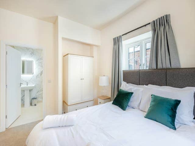 Double bedroom | No 7 - Cheltenham - Tedsmore Hall Estate Properties, Oswestry