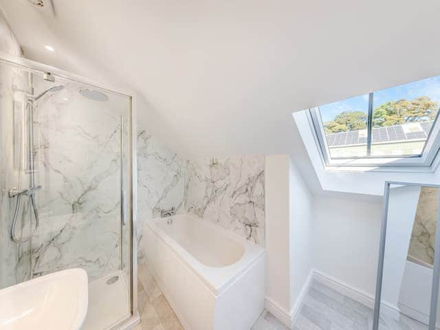 Bathroom | No 7 - Cheltenham - Tedsmore Hall Estate Properties, Oswestry