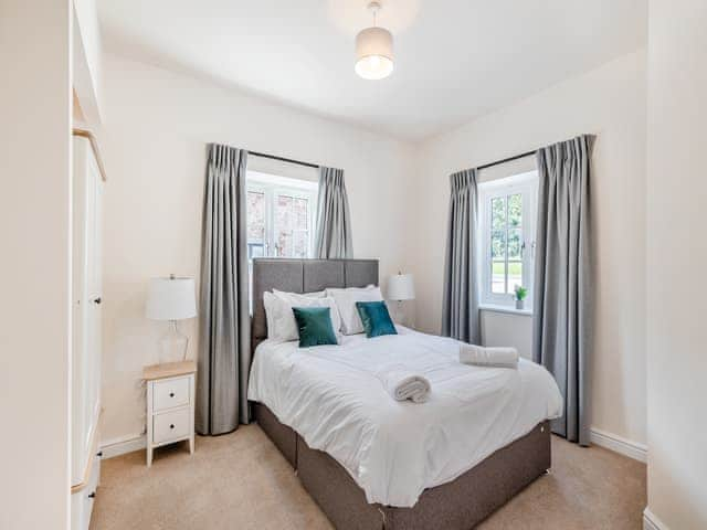 Double bedroom | Tedsmore Hall Estate properties - No 2 - Chepstow - Tedsmore Hall Estate Properties, Oswestry