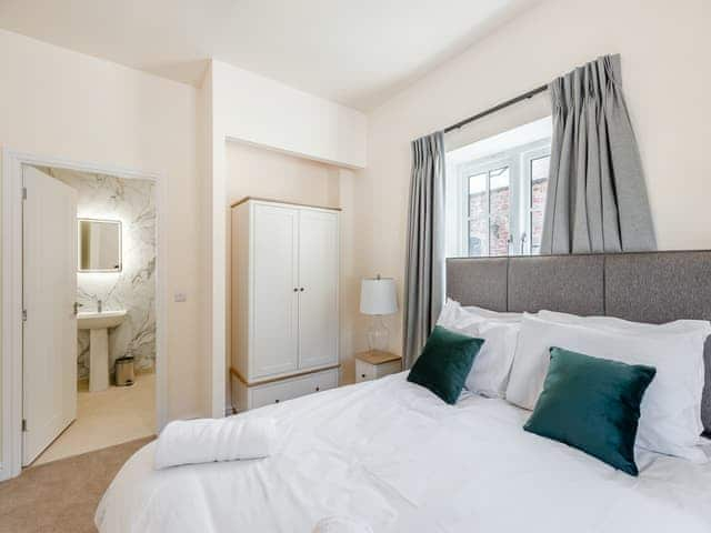 Double bedroom | Tedsmore Hall Estate properties - No 2 - Chepstow - Tedsmore Hall Estate Properties, Oswestry