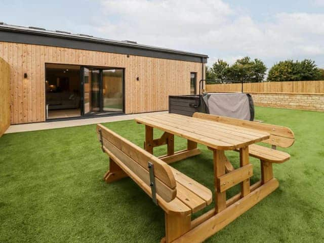 Sitting-out-area | Bears Court Unit 3 - Bears Court, Little Rissington