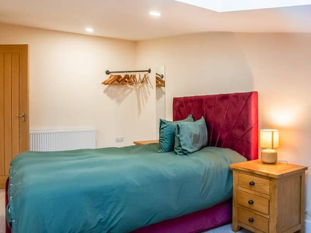 Double bedroom | Bears Court- Bears Court Unit 8 - Bears Court, Little Rissington