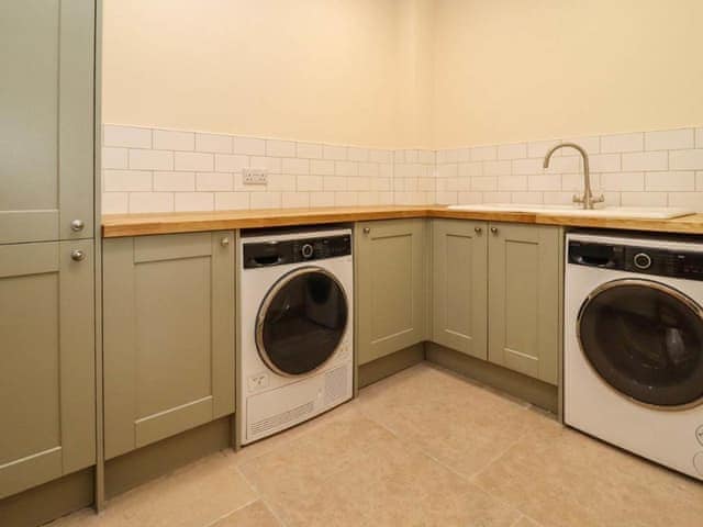 Utility room | Bears Court Unit 4 - Bears Court, Little Rissington