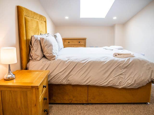 Double bedroom | Bears Court Unit 6 - Bears Court, Little Rissington