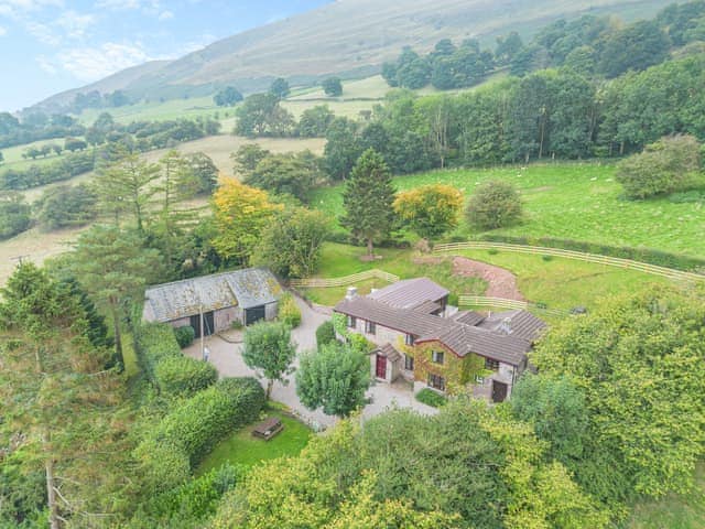 Heol Llygoden, sleeps 12 in Brecon.