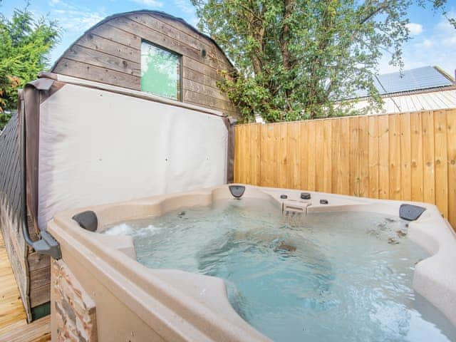 Jacuzzi | Boxing Hare - Mayfield Retreats, Burton Pedwardine, near Sleaford