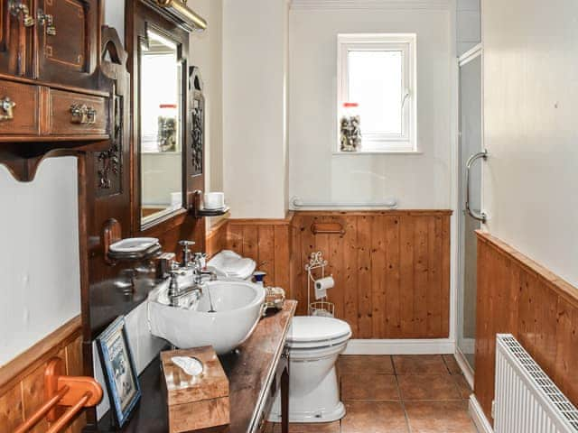 Bathroom | Mulberry Lodge, Totland Bay