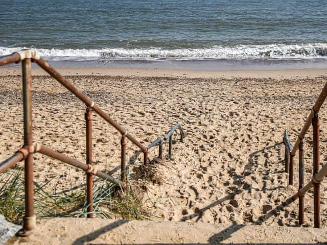 Surrounding area | Harley&rsquo;s Beach House, California, Scratby