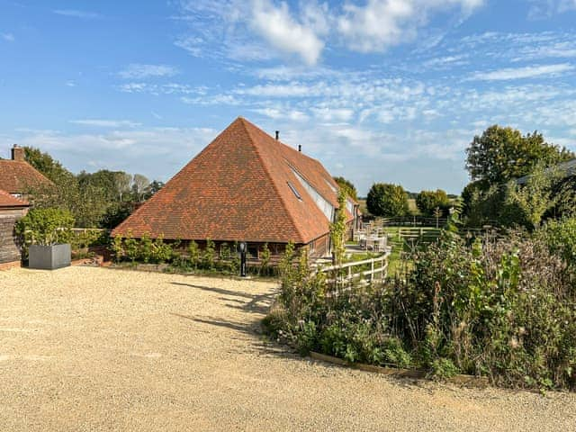 Parking | Olivers Barn - Fishers Farm Barns, Shefford Woodlands Near Hungerford