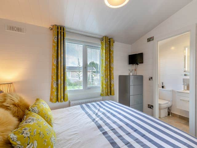 Double bedroom | Lilac Tree Lodge, Mercia Marina, Willington, near Derby