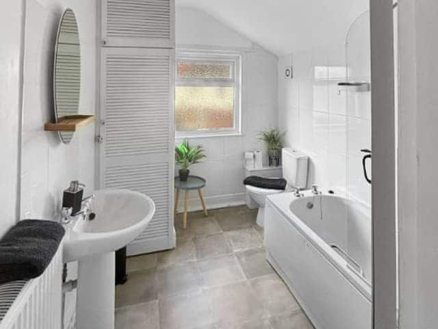 Bathroom | Amaya Four, Grantham