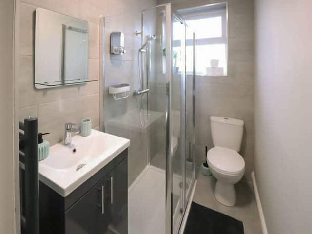 Bathroom | Amaya Five - Grantham Getaways, Grantham