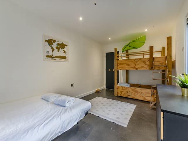 Bunk bedroom | Tregarden, Bude