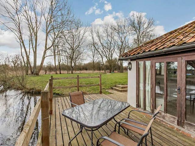 Terrace | Pond View Cottage - Waterloo Place, Tibenham