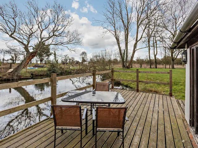 Terrace | Pond View Cottage - Waterloo Place, Tibenham