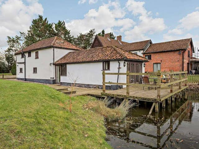 Terrace | Pond View Cottage - Waterloo Place, Tibenham