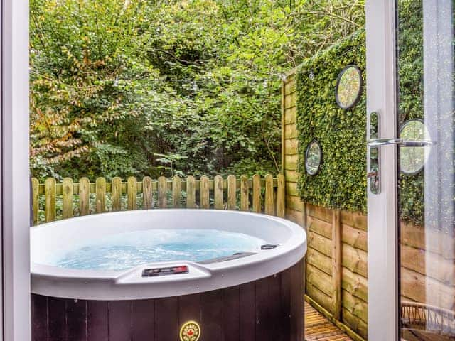 Hot tub | Retreat - Reeves Estate, Battle