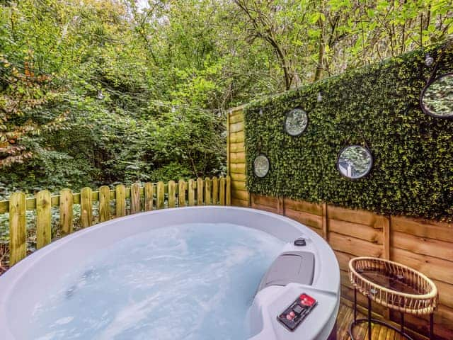 Hot tub | Retreat - Reeves Estate, Battle