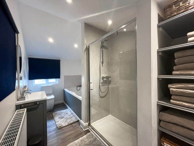 Bathroom | Lake View Cottage, Belper