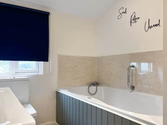 Bathroom | Lake View Cottage, Belper