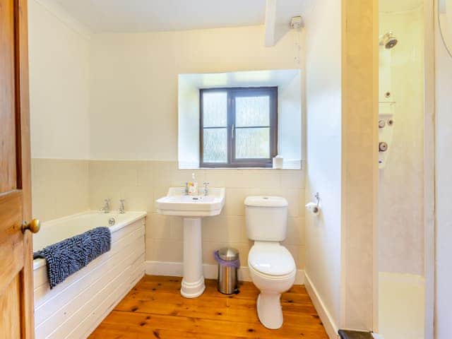 Bathroom | Sherrill Farmhouse - Sherrill Farm Holiday Cottages, Dunterton, near Tavistock