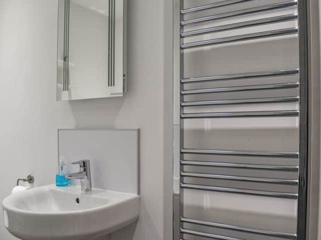 Bathroom | Ash Cottage - The Granary Cottages, Whitby