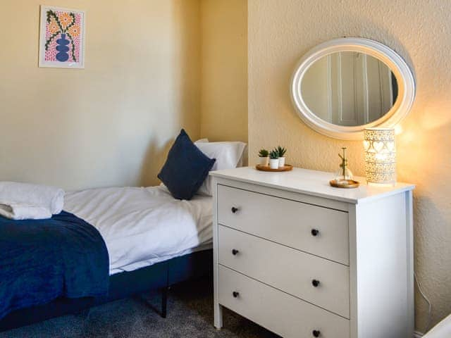 Twin bedroom | Mere Walk, Hornsea