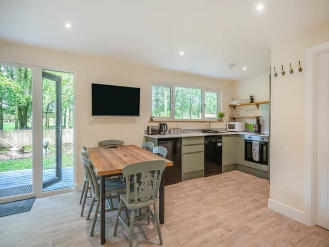 Open plan living space | Copper Beech - Woodland Cottages, Halstead