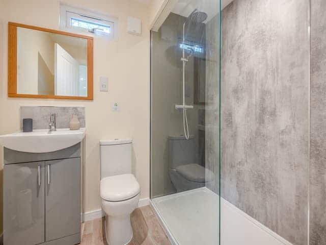 Bathroom | Copper Beech - Woodland Cottages, Halstead