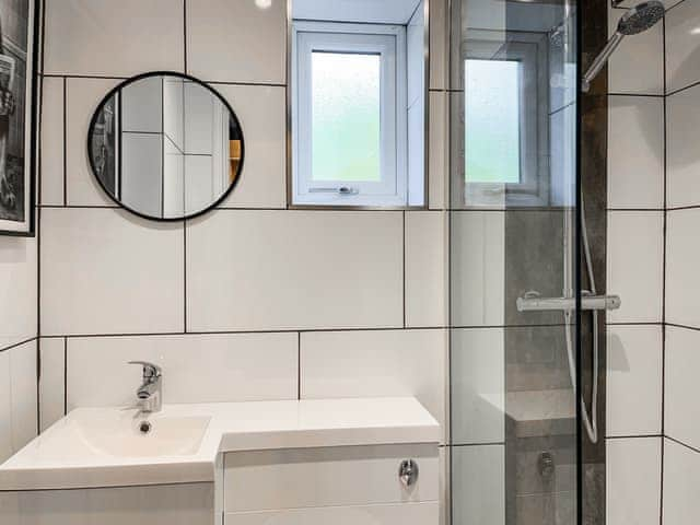 Bathroom | Studio on The Green - The Green, Chinley