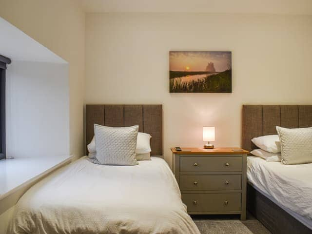 Twin bedroom | Oak Cottage - The Granary Cottages, Whitby