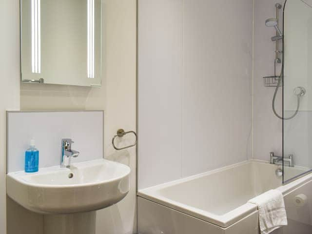 Bathroom | Oak Cottage - The Granary Cottages, Whitby