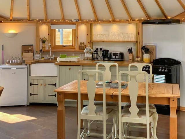 Kitchen/diner | Bee Roundhouse - The Roundhouses, South Walsham