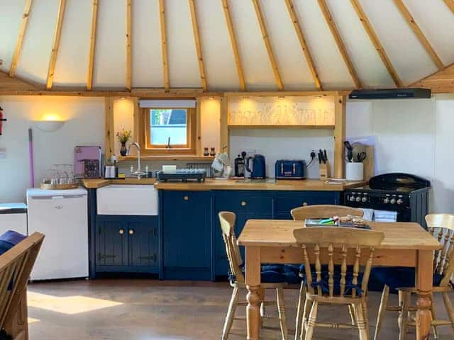 Kitchen/diner | Butterfly Roundhouse - The Roundhouses, South Walsham