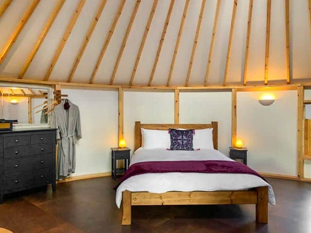 Double bedroom | Butterfly Roundhouse - The Roundhouses, South Walsham