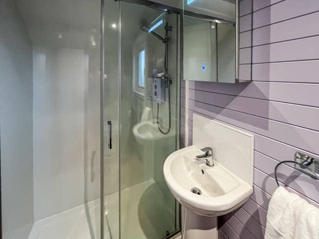 Bathroom | Coo Pod - Newton Of Inshewan Farm Pods, Forfar