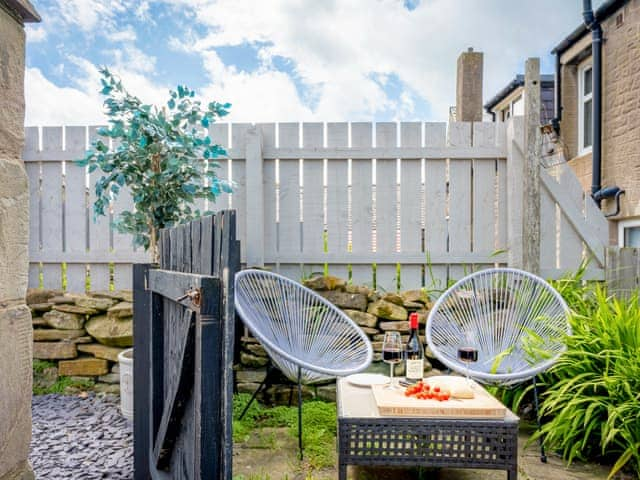 Outdoor eating area | Northern Hideaways Seahouses, Seahouses