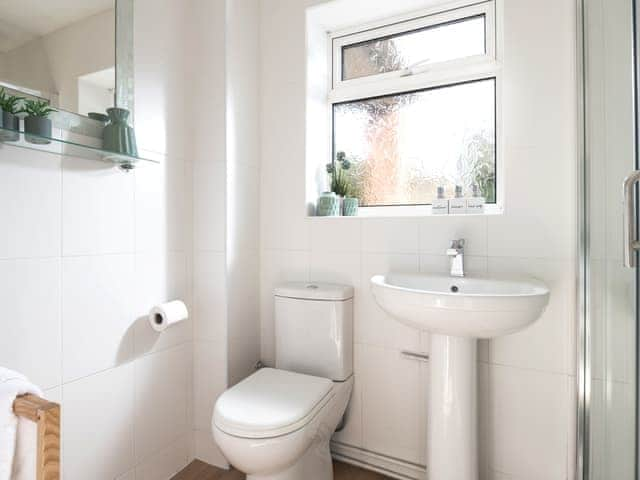 Bathroom | Dunes View, Greatstone, near Dungeness