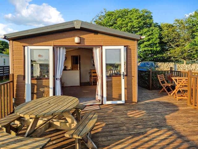 Exterior | Cascade Mini Lodge - K & J&rsquo;s Hot Tub Retreats, Newton Stewart