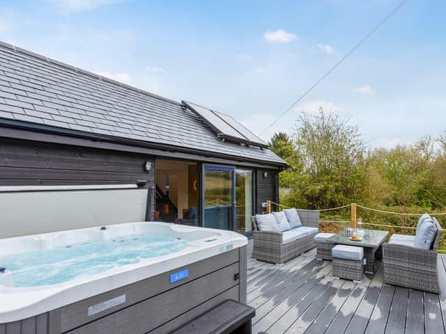 Hot tub | Manor - Treworgie Barton Cottages, Crackington Haven