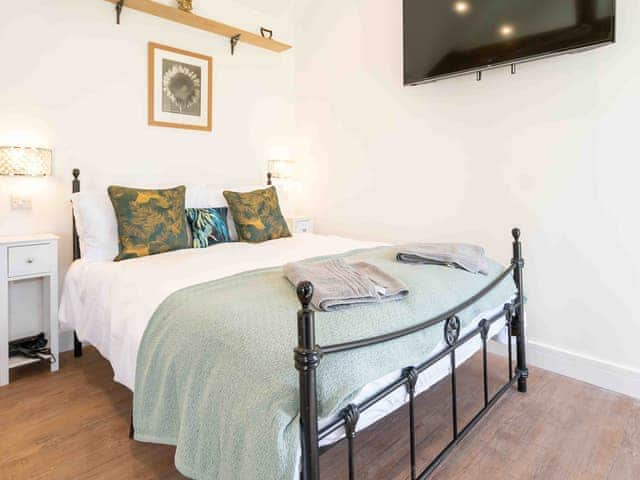 Double bedroom | The Den - Fletland Holiday Hamlet , Baston, near Stamford