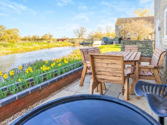 Sitting-out-area | The Warren - Fletland Holiday Hamlet , Baston, near Stamford