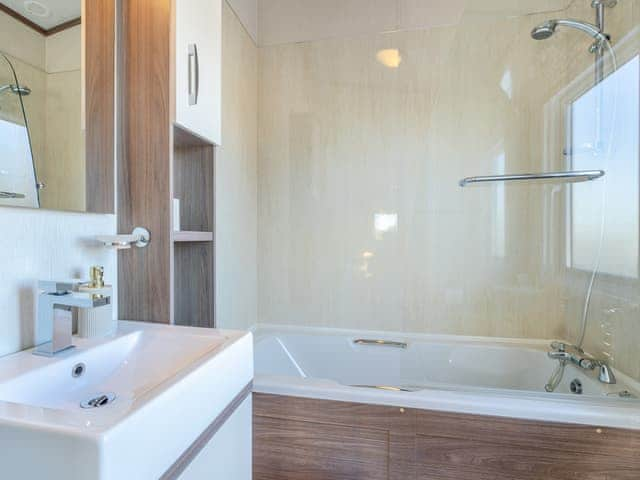 Bathroom | The Lancaster - Rosewood Waters Retreat, Horncastle