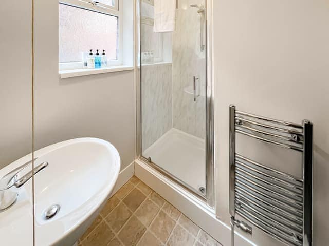 Shower room | Pier View Apartment 1 - Pier View, Skegness