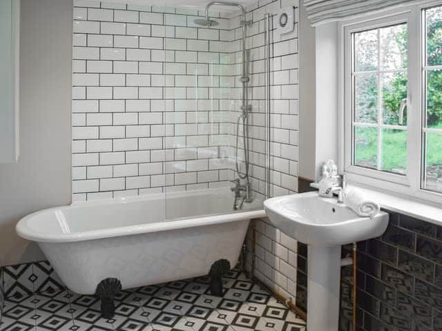 Bathroom | Ollands Cottage, Happisburgh