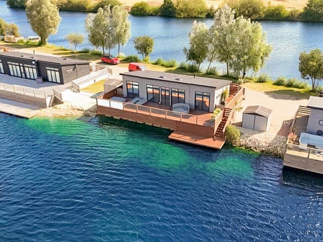 Exterior | Lakeside Lodge, Tallington Lakes