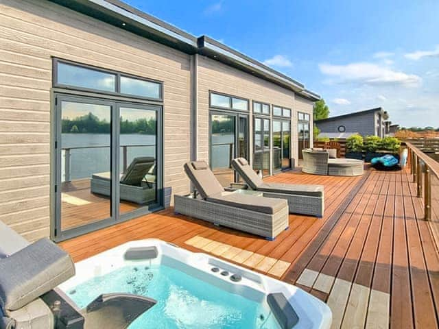 Hot tub | Lakeside Lodge, Tallington Lakes